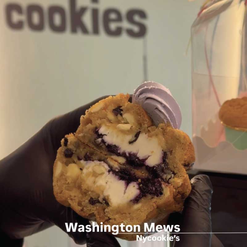 Cookie Washington Mews de NY Cookie’s, partida por la mitad para mostrar su relleno cremoso, en Barrio Italia, Providencia.