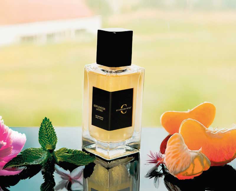 perfume-esplendor-latino-carolina-reyes-maison-niche Perfume Esplendor Latino de Carolina Reyes, fragancia de autor con notas cítricas y florales disponible en Maison Niche en Bodega Italia